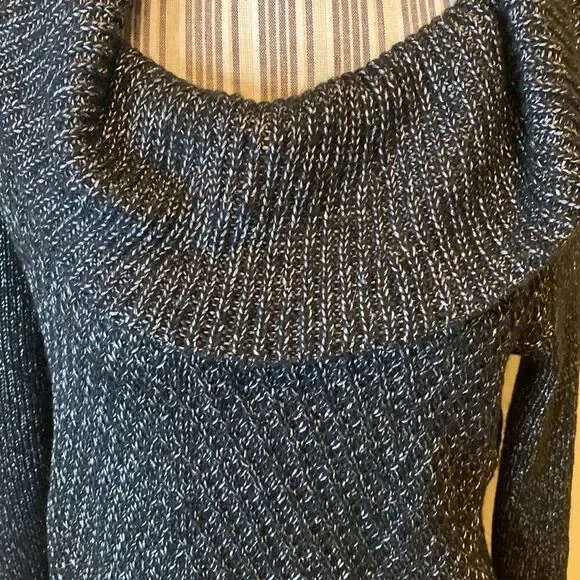 White House Black Market medium sweater - Picture 2 of 9